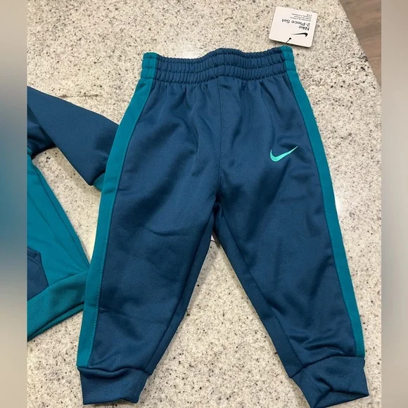 NEW! Nike Outfit Baby Boy 12 months